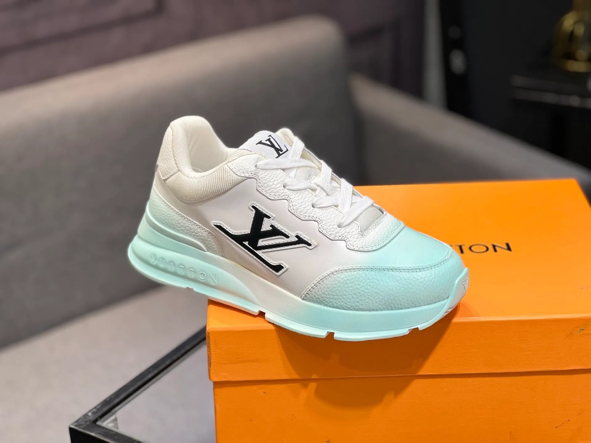 Men's shoes 💰760 LV | Louis Vuitton 2025𝐬𝐬 Spring and summer new styles, couples' models, men's models come out first. The counter focuses on the latest casual shoes. Hard goods are new🆕 ❥Purchase level! Full of high-end feel! A popular model among bloggers at home and abroad, it’s retro and fashionable and looks amazing on your feet! Wear a lot of happiness! Mainly recommended model on the official website★ ▪️Upper: Original custom-made imported calfskin fabric ▪️Inner lining: breathable gauze imported from Italy ▪️Outsole: rubber foam ➕tpu high-end outsole ▪️Shoe size: 36-44 (customized for 45 and 46)